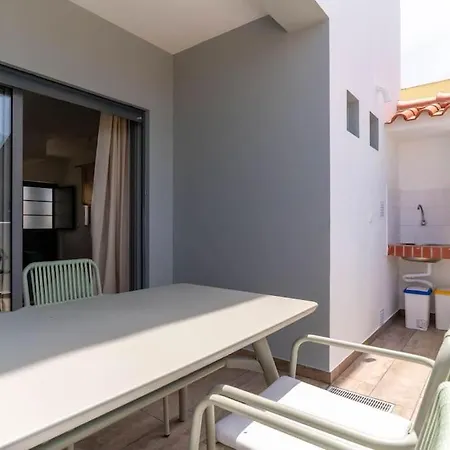 Breeze Escape By Lisbeyond *